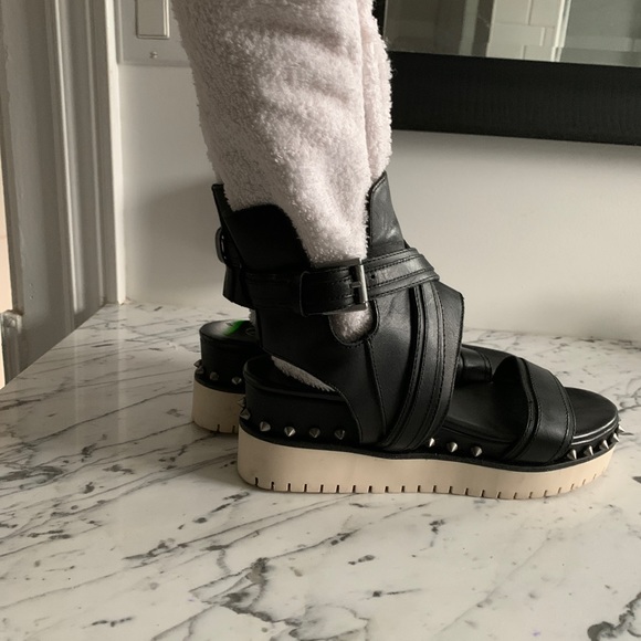 Black Gladiator Sandals 39 - Picture 1 of 10